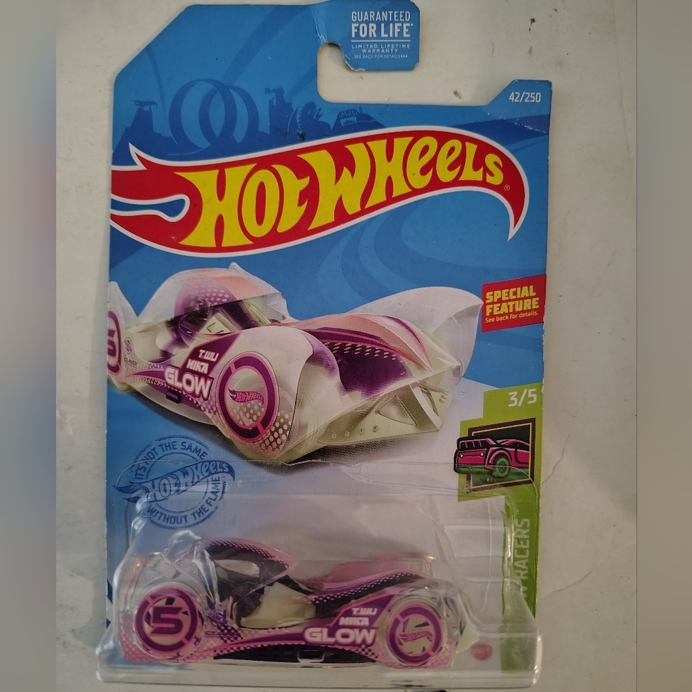 Hot Wheels HW Glow Racers #42 Cloak And Dagger Translucent Pink 3/5